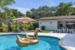 Miami Casa Bella I Near Beaches, heated Pool.
