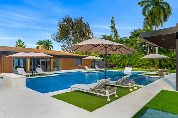 Neon Palms Estate-Pool-Pickleball Court