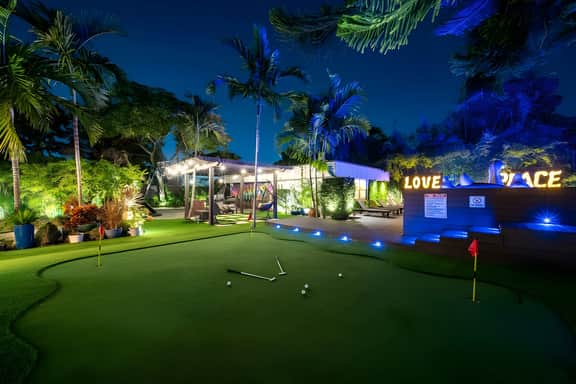 Miami Love&Peace Zen Oasis-Pool- Basketball Hoop