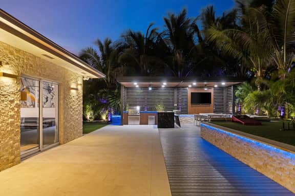 Villa Serena Miami 4BR-Pool-BKT CT Near Beaches - Image 3